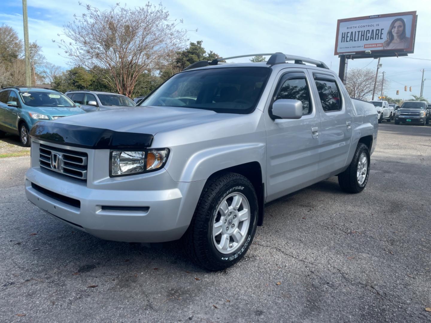 2007 SILVER HONDA RIDGELINE RTS (2HJYK16467H) with an 3.5L engine, Automatic transmission, located at 5103 Dorchester Rd., Charleston, SC, 29418-5607, (843) 767-1122, 36.245171, -115.228050 - Clean & Spacious Interior with 6-Disc CD/AUX/Sat, Dual Climate Control, Power Everything (windows, locks, seats, mirrors), All-weather Mats, Keyless Entry, Tow Package, Alloy Wheels. Clean CarFax (no accidents reported!) Local Trade-in!! 146k miles Located at New Life Auto Sales! 2023 WINNER for Po - Photo#2